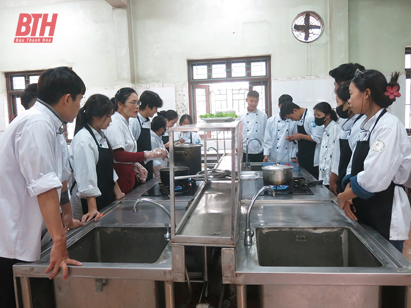 Trường Trung cấp Thương mại Du lịch link m88: Nâng cao chất lượng, đáp ứng yêu cầu nhiệm vụ mới