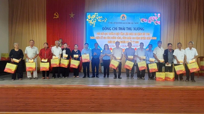 Hơn 8,6 triệu lượt đoàn viên, nhà cái m88 được tổ chức công đoàn chăm lo Tết