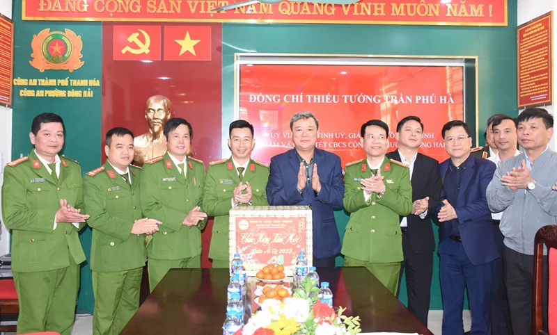 Giám đốc Công an tỉnh kiểm tra công tác bảo đảm an ninh, trật tự Tết Nguyên đán tại Công an TP Thanh Hóa 