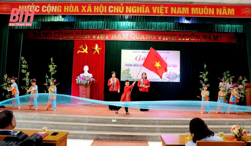 Hội LHPN tỉnh tặng quà cho m88 cá cược thể thao trực tuyến niên nhập ngũ năm 2025