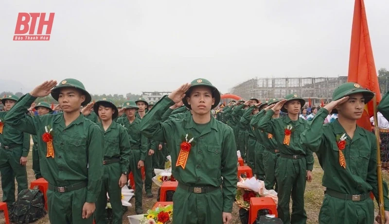 Xúc động lễ giao nhận quân tại các địa phương