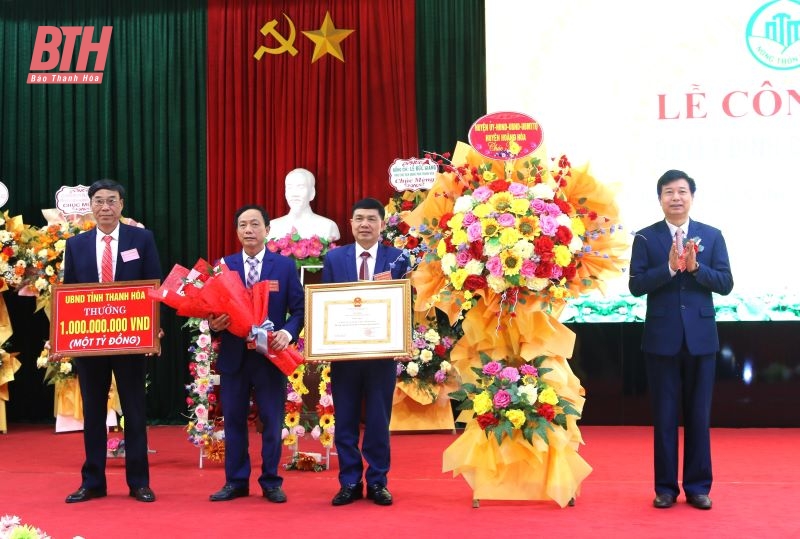 m m88 Quỳ đón nhận Quyết định công nhận xã đạt chuẩn NTM kiểu mẫu