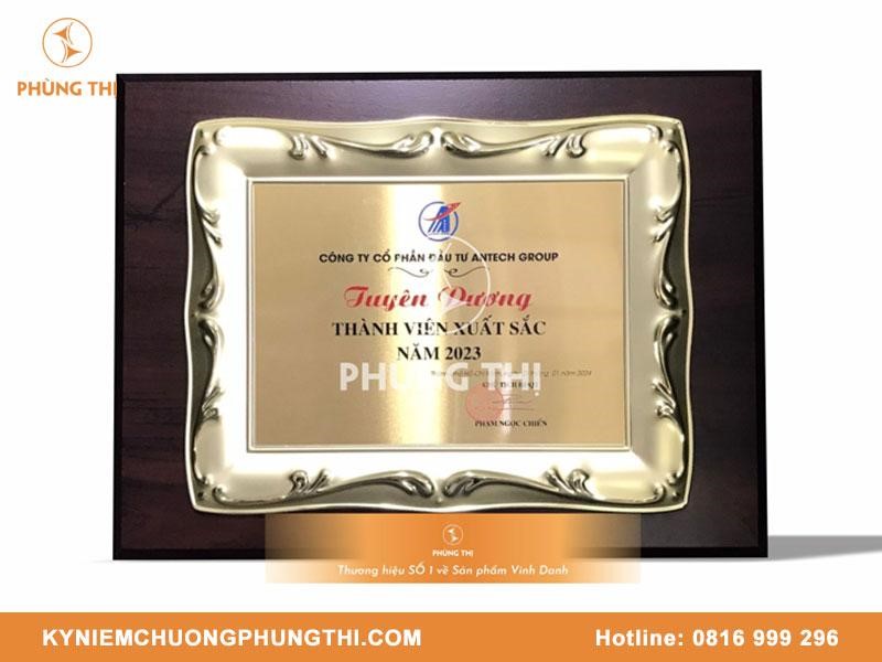 Kỷ niệm chương Phùng Thị: Chuyên làm bảng vinh danh theo yêu cầu