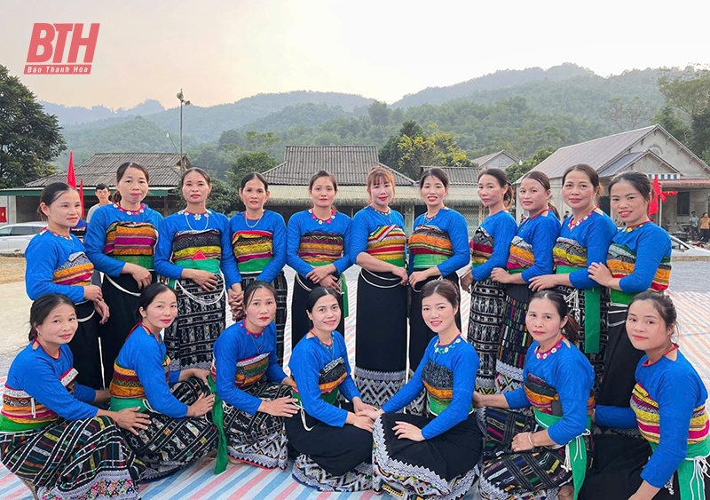 Khi việc bảo tồn trang phục truyền vao m88 được đưa vào công sở