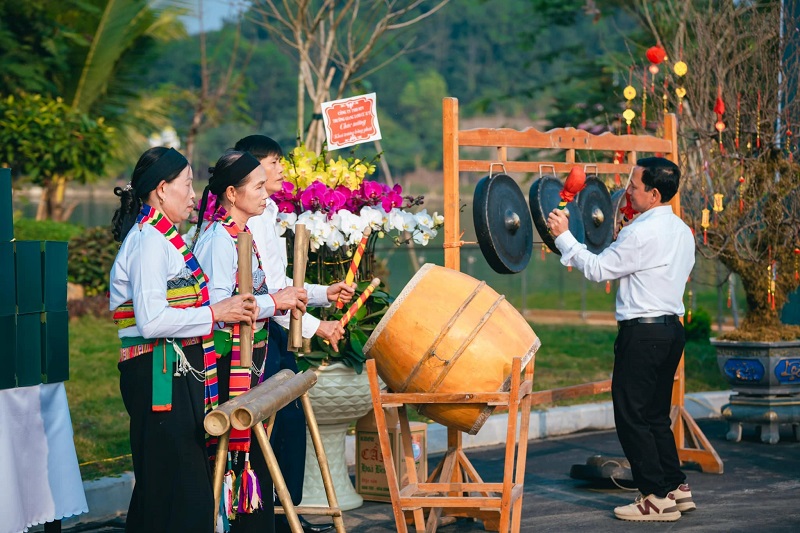 Cảnh đẹp LAMORI hút khách vào dịp cuối tuần