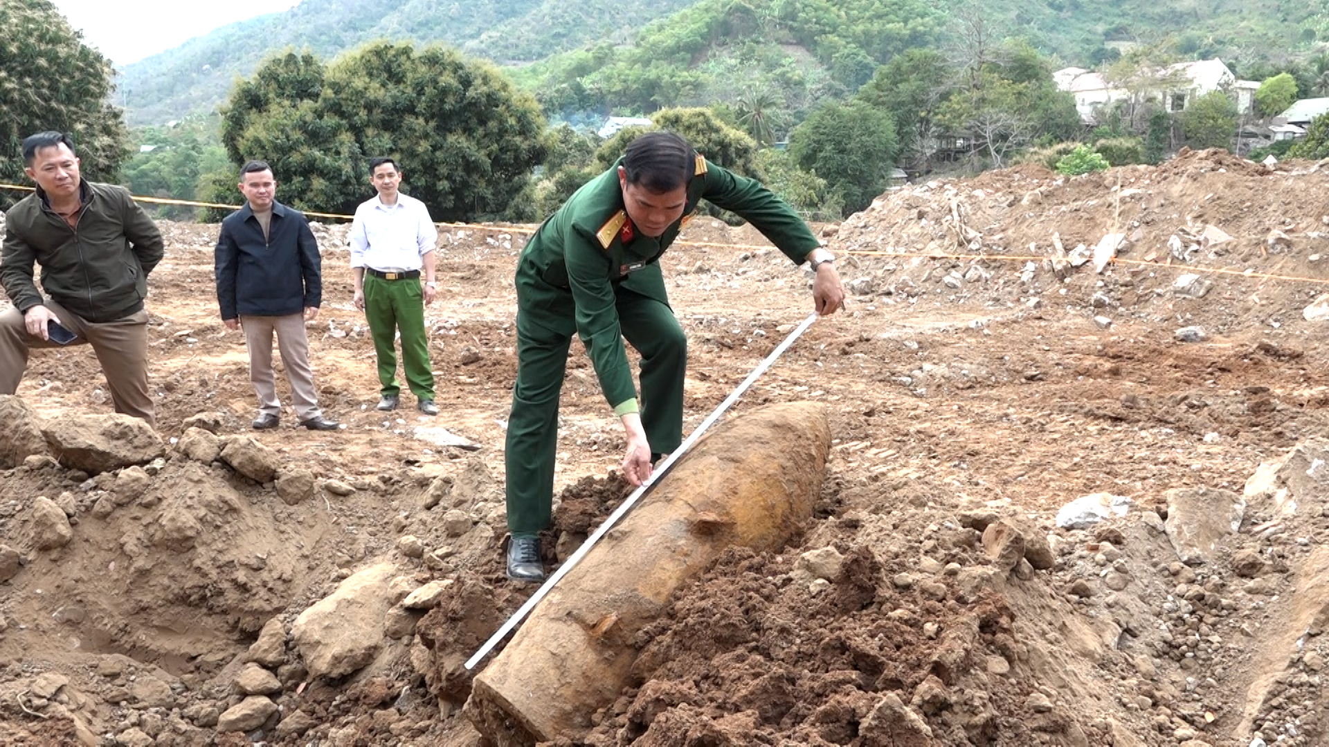 Phát hiện vật thể nghi là bom tại Mường Lát