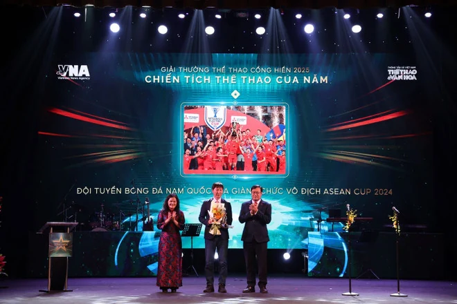 Soobin lập hattrick ngoạn mục tại Giải thưởng Cống hiến 2025