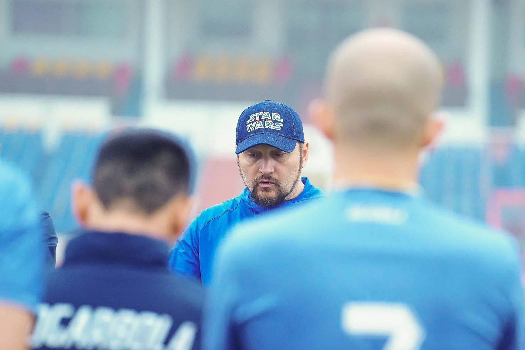 Hình ảnh chia tay cảm xúc của HLV Popov cùng toàn đội Đông Á Thanh Hóa