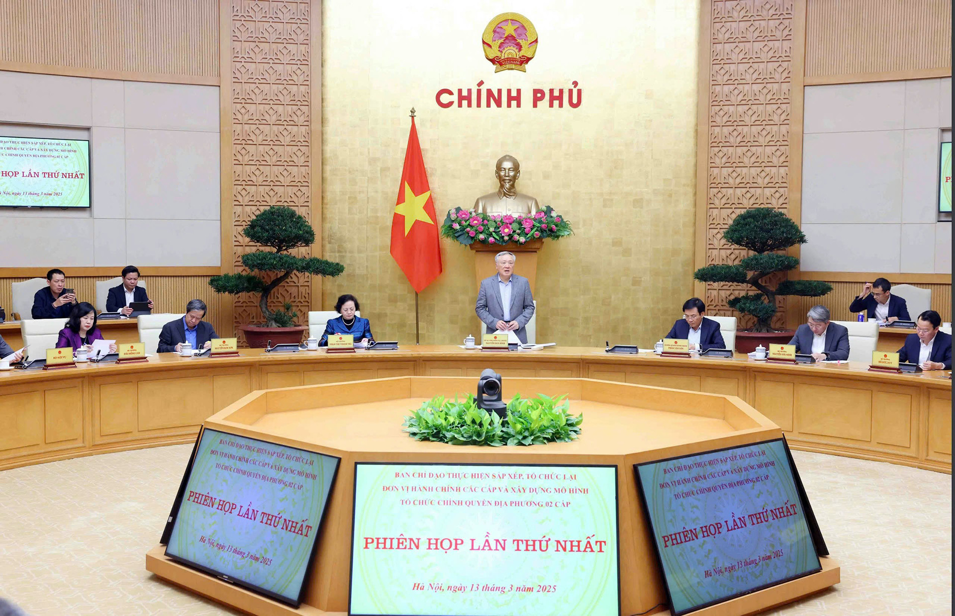 Hôm nay, Bộ Chính trị xem xét đề án sáp nhập tỉnh, bỏ link m88