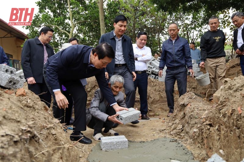 Phó Chủ tịch UBND tỉnh Lê Đức Giang dự lễ khởi công và trao biển hỗ trợ xây dựng nhà ở tại huyện Thiệu link vào m88 bhki