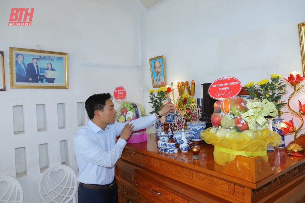 Bí thư Tỉnh ủy Nguyễn Doãn link đăng nhập m88 thăm, tặng quà link đăng nhập m88 hùng LLVTND, thân nhân liệt sĩ nhân kỷ niệm 60 năm Hàm Rồng chiến thắng