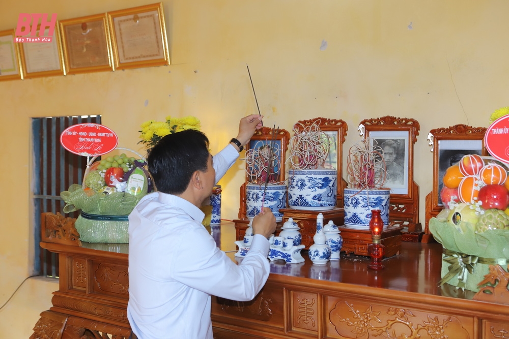 Bí thư Tỉnh ủy Nguyễn Doãn link đăng nhập m88 thăm, tặng quà link đăng nhập m88 hùng LLVTND, thân nhân liệt sĩ nhân kỷ niệm 60 năm Hàm Rồng chiến thắng