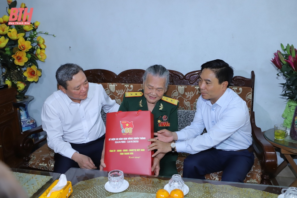 Bí thư Tỉnh ủy Nguyễn Doãn link đăng nhập m88 thăm, tặng quà link đăng nhập m88 hùng LLVTND, thân nhân liệt sĩ nhân kỷ niệm 60 năm Hàm Rồng chiến thắng