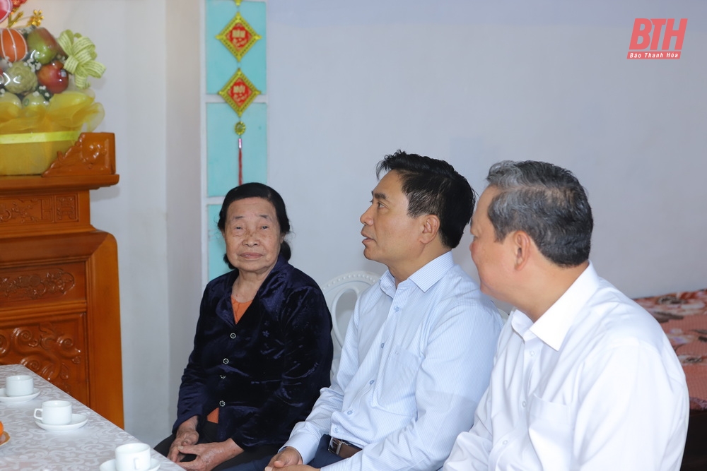 Bí thư Tỉnh ủy Nguyễn Doãn link đăng nhập m88 thăm, tặng quà link đăng nhập m88 hùng LLVTND, thân nhân liệt sĩ nhân kỷ niệm 60 năm Hàm Rồng chiến thắng