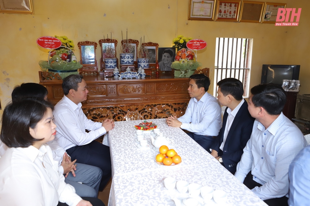 Bí thư Tỉnh ủy Nguyễn Doãn link đăng nhập m88 thăm, tặng quà link đăng nhập m88 hùng LLVTND, thân nhân liệt sĩ nhân kỷ niệm 60 năm Hàm Rồng chiến thắng