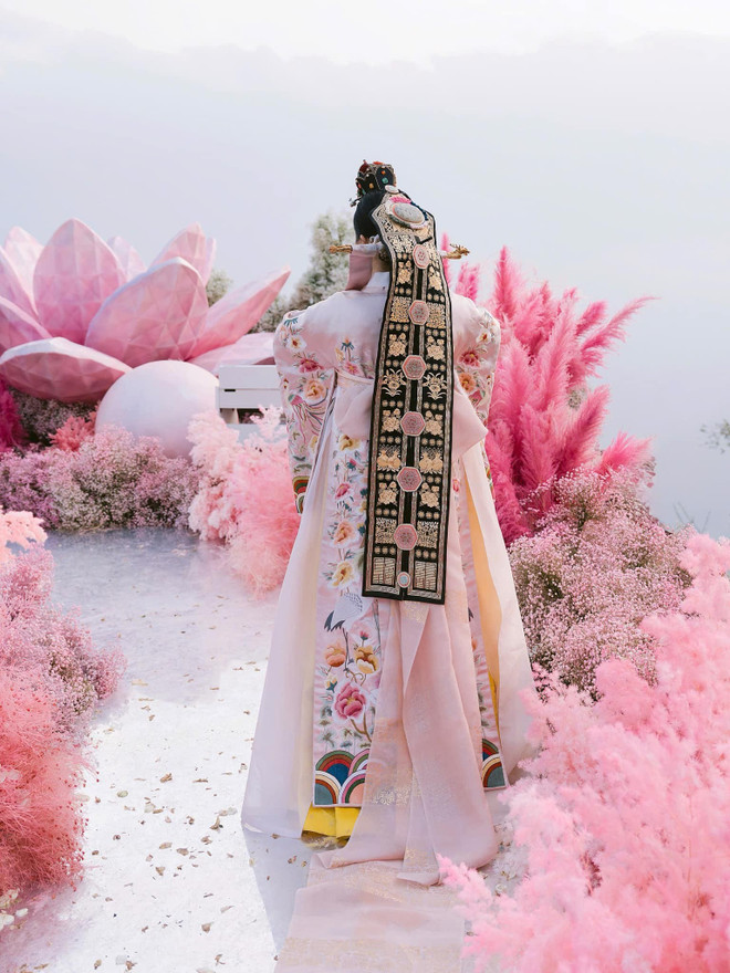 Khi áo dài the La Khê và Hanbok hòa quyện trong bản tình ca giữa núi rừng Sa Pa
