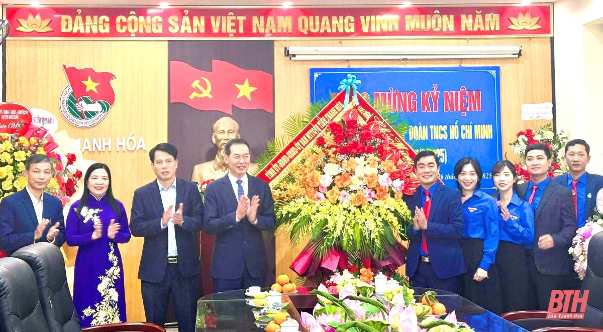 Phó Bí thư Tỉnh ủy Trịnh Tuấn Sinh chúc mừng Tỉnh đoàn Thanh Hóa