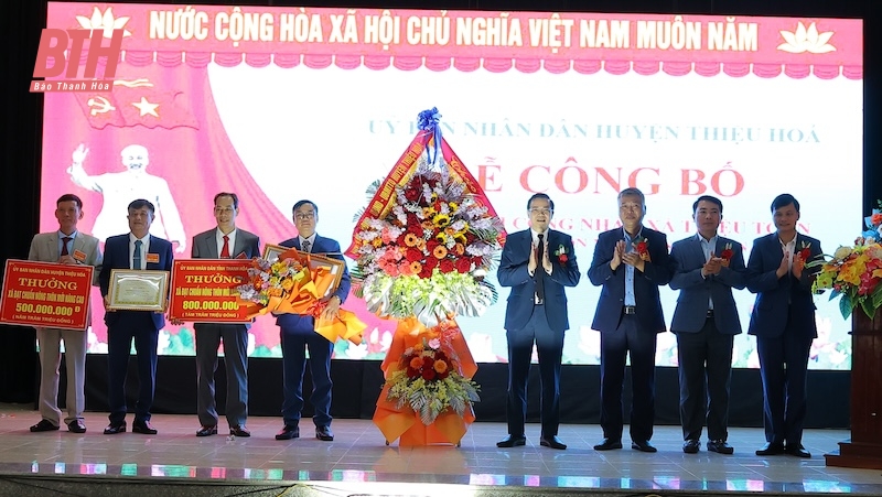 Công bố quyết định công nhận xã Thiệu Toán đạt chuẩn nông thôn mới nâng cao