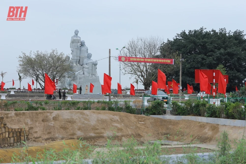 Khánh thành Khu tưởng niệm các giáo viên và học sinh đã hy sinh tại công trường đê Nam sông Mã