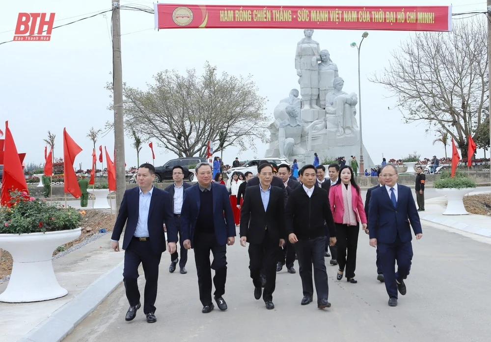 Khánh thành Khu tưởng niệm các giáo viên và học sinh đã hy sinh tại công trường đê Nam sông Mã