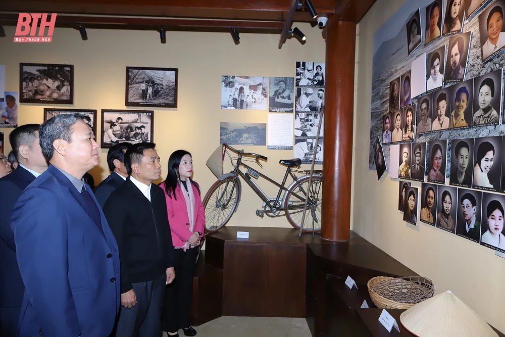 Khánh thành Khu tưởng niệm các giáo viên và học sinh đã hy sinh tại công trường đê Nam sông Mã