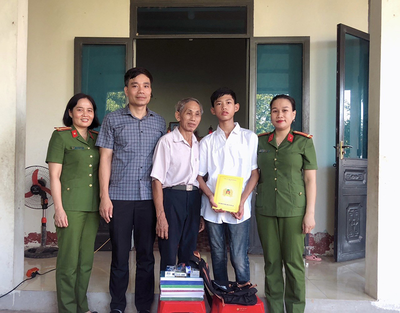 “Mẹ đỡ đầu” - Điểm vao m88 đời éo le