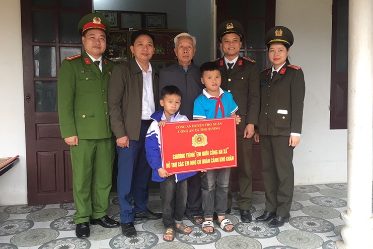 “Mẹ đỡ đầu” - Điểm vao m88 đời éo le