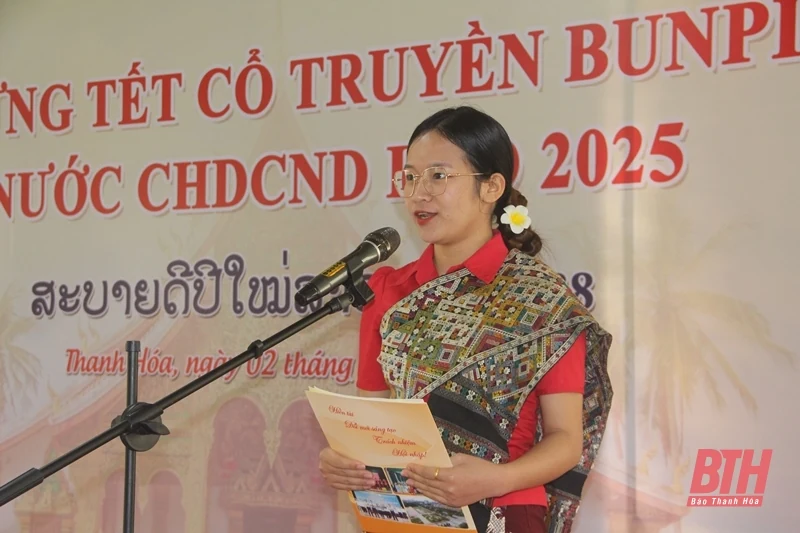 Trường ĐH Hồng Đức gặp mặt, giao lưu với lưu học sinh Lào nhân dịp Tết cổ truyền Bunpimay