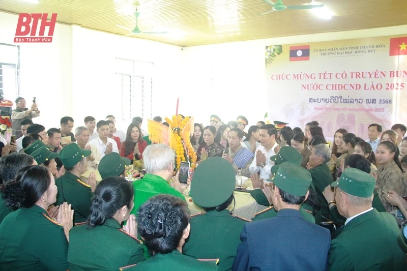 Trường ĐH Hồng Đức gặp mặt, giao lưu với lưu học sinh Lào nhân dịp Tết cổ truyền Bunpimay