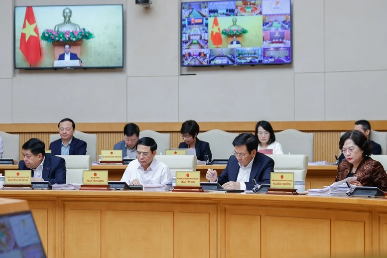 Thủ tướng: Càng khó khăn, thách thức, áp lực thì càng bản lĩnh, nỗ lực, phấn đấu vươn lên mạnh mẽ