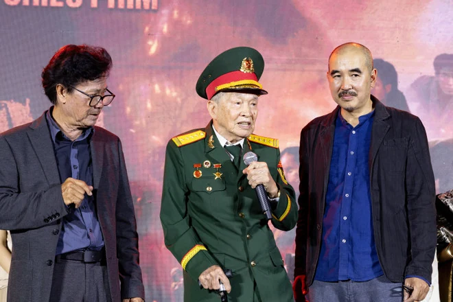 Đạo diễn Bùi Thạc Chuyên: Câu chuyện trong “Địa đạo” khiến tôi phát điên