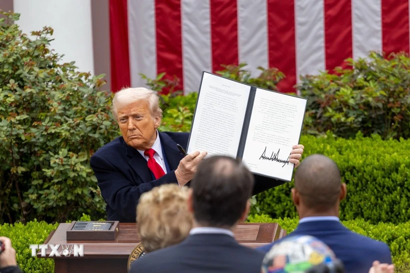 Tổng thống Donald Trump khẳng định sẽ không hoãn áp thuế đối ứng