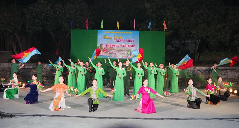 Đoàn văn công Quân khu 4 tổ chức chương trình nghệ thuật “Tự hào là người lính” 