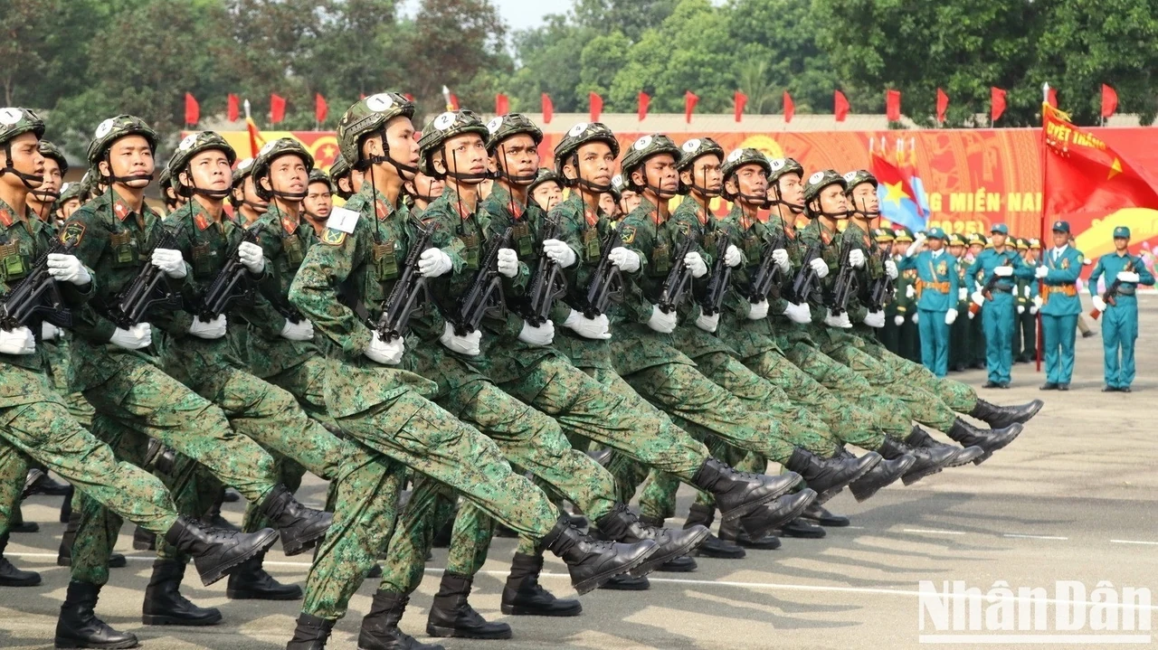 Tổng hợp luyện diễu binh chuẩn bị Đại lễ 30/4