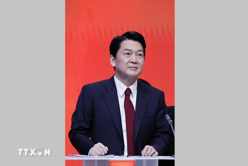 Hàn Quốc: Ông trùm phần mềm Ahn Cheol Soo tuyên bố tái tranh cử tổng thống