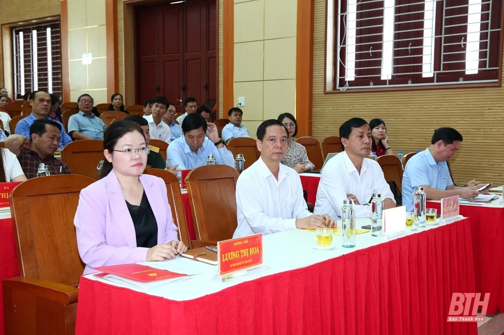 Phó Bí thư Thường trực Tỉnh ủy, Chủ tịch HĐND tỉnh, Trưởng Đoàn ĐBQH tỉnh Lại Thế Nguyên tiếp xúc cử tri tại Như Xuân