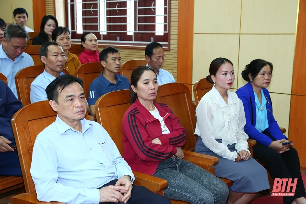Phó Bí thư Thường trực Tỉnh ủy, Chủ tịch HĐND tỉnh, Trưởng Đoàn ĐBQH tỉnh Lại Thế Nguyên tiếp xúc cử tri tại Như Xuân