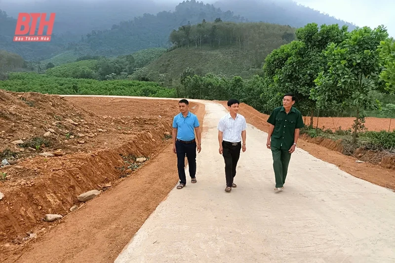 Người có uy tín nêu gương hiến đất