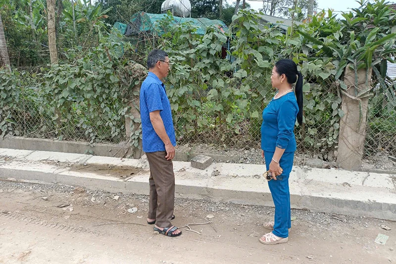 Người có uy tín nêu gương hiến đất