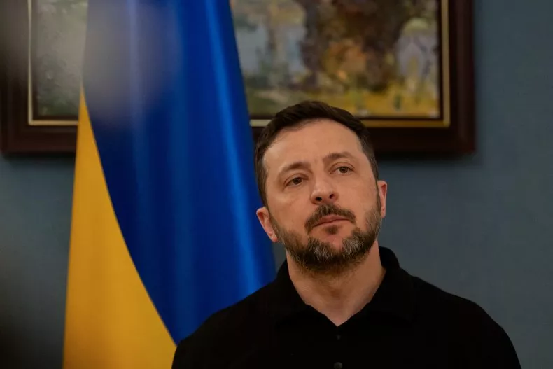 Tổng thống Zelensky: Ukraine sẵn sàng ngừng bắn ngay lập tức