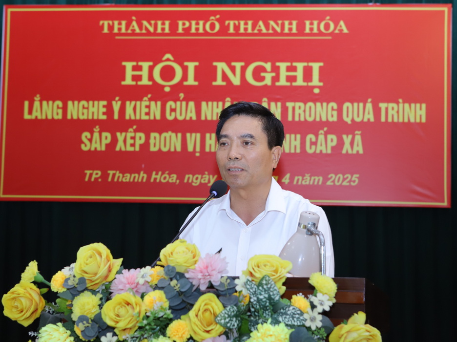 Bí thư Tỉnh ủy và Phó Bí thư Thường trực Tỉnh ủy lắng nghe ý kiến Nhân dân trong quá trình sắp xếp đơn vị hành chính cấp xã