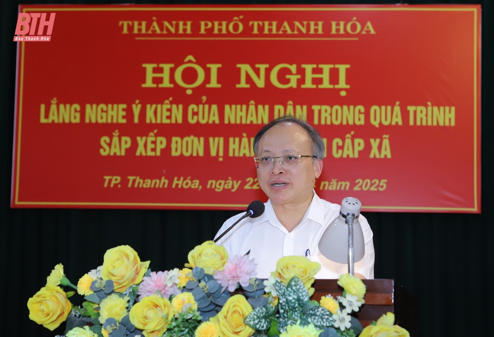 Bí thư Tỉnh ủy và Phó Bí thư Thường trực Tỉnh ủy lắng nghe ý kiến Nhân dân trong quá trình sắp xếp đơn vị hành chính cấp xã