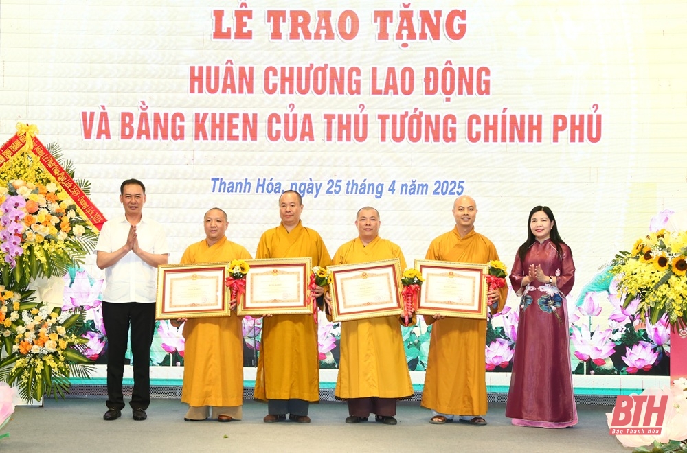 Lãnh đạo tỉnh gặp mặt và chúc mừng các chức sắc, chức việc Phật giáo nhân dịp lễ Phật đản (Phật lịch 2569 - Dương lịch 2025)