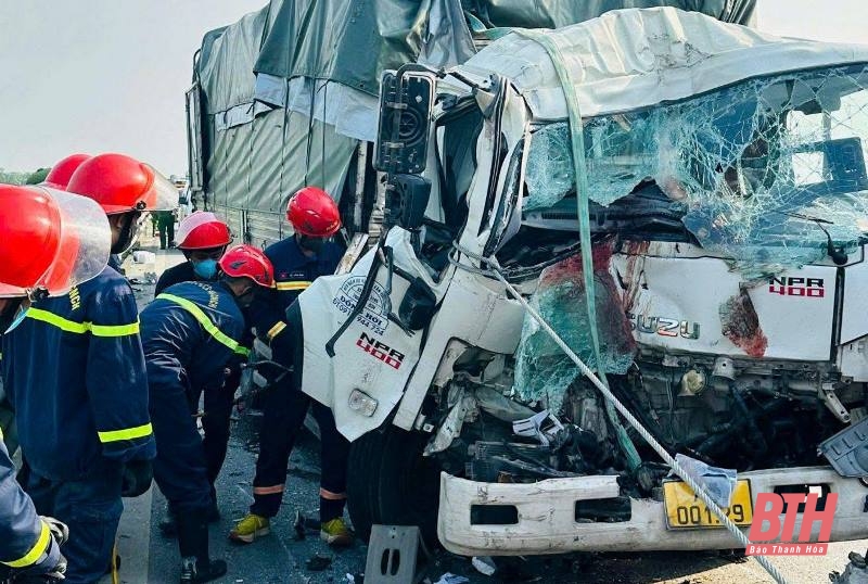 Tai nạn trên cao tốc đoạn qua Thanh Hóa, 2 người tử vong