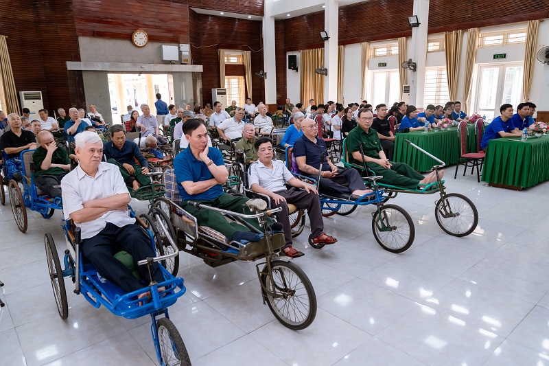 Vinamilk thăm hỏi, tri ân thương binh, người có công nhân kỷ niệm 50 năm thống nhất đất nước