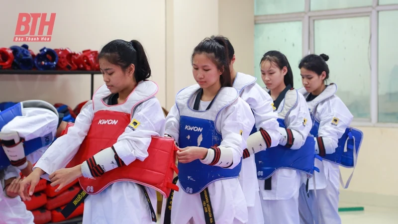 Vận động viên tập luyện không nghỉ lễ chuẩn bị cho các giải đấu lớn