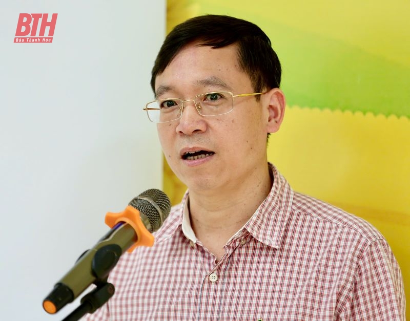 Báo Dân trí phối hợp cùng nhà tài trợ trao quà, cấp phát thuốc miễn phí cho link vào m88 mới nhất dân huyện Cẩm Thủy