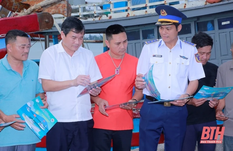“Cảnh sát biển đồng hành với ngư dân” tại TP Sầm Sơn