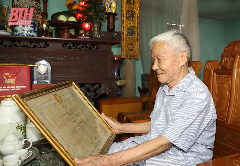 Vẹn nguyên ký ức ngày gặp Bác