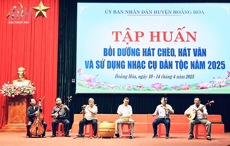 Cất cao điệu chèo trên quê hương Hoằng m m88